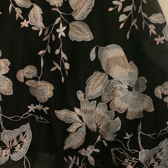 Black dress, shimmery light pink and white embroidery - high-low skirt - Size 6 - Picture 5 of 5